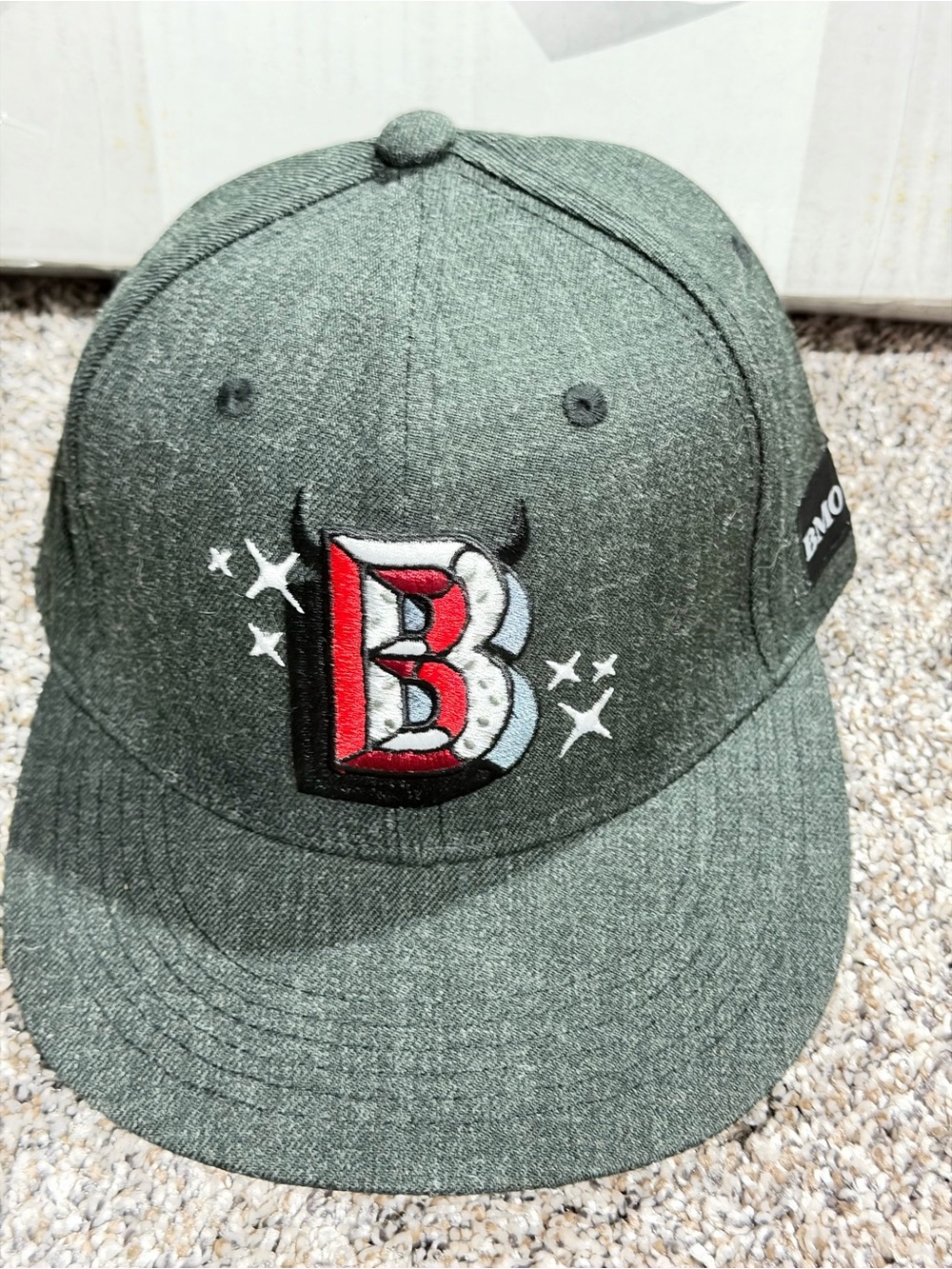 Chicago Bulls Artist Series 22-23 season.  Dark gray, B with horns.